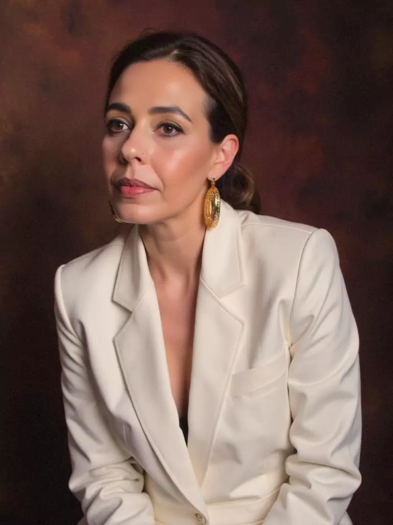 Ella Dessington website image Be Impossible To Ignore. Bite-sized depth. Soul-level strategy. Visibility with meaning. Mining your uniqueness. A bridge between the poetic and the practical. Between what you know and what the world needs to hear.